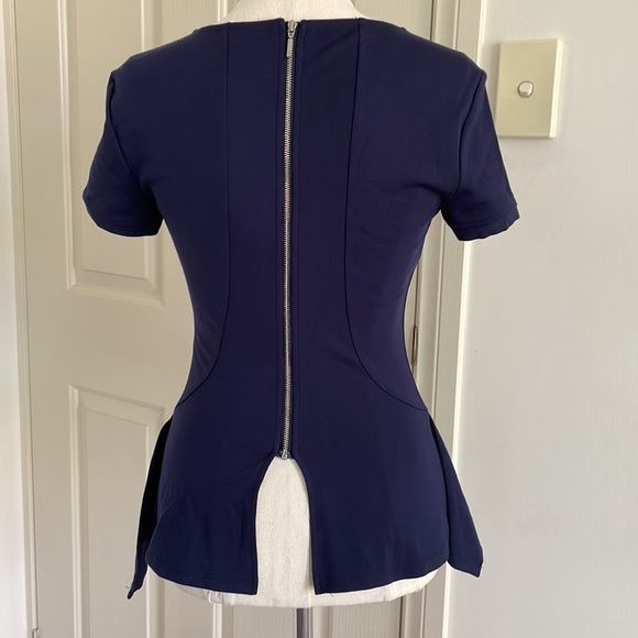 💙FOREVER NEW Sz6 Blue structured short sleeve blouse with zipper + flair detail - Picture 7 of 14